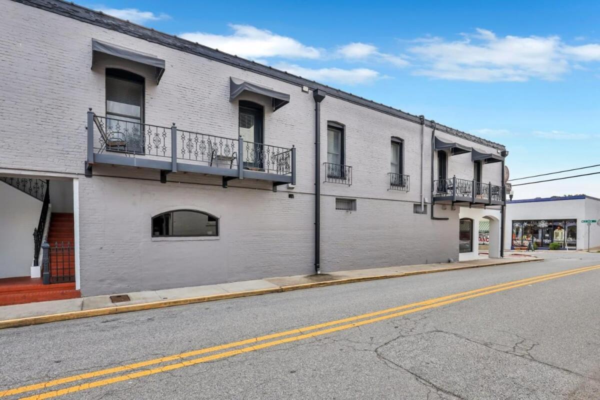 Eagle'S Nest - Spacious Loft Downtown - Near Gsu Statesboro Kültér fotó